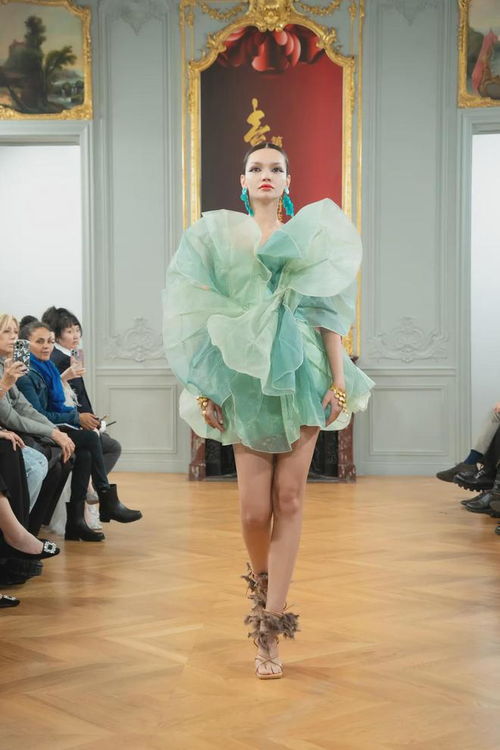 綻放巴黎 陜西旅游集團(tuán)攜 周原衣語(yǔ) 以時(shí)尚手法展示三千年中國(guó)之美