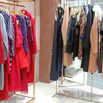 【國內一線品牌臣楓折扣精品女裝商場剪標貨源】-